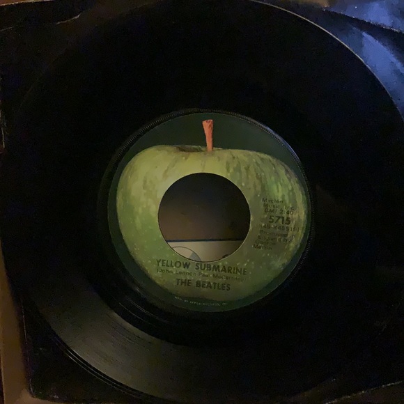 the Beatles Eleanor Rigby/ Yellow Submarine 45 Single Vinyl - Picture 2 of 4